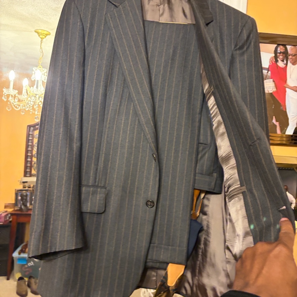 Elegant Gray Pinstripe Men's Suit brooks brothers Golden Fleece size 39